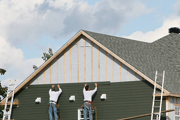 Professional Siding Replacement technician working in Viewtown, VA